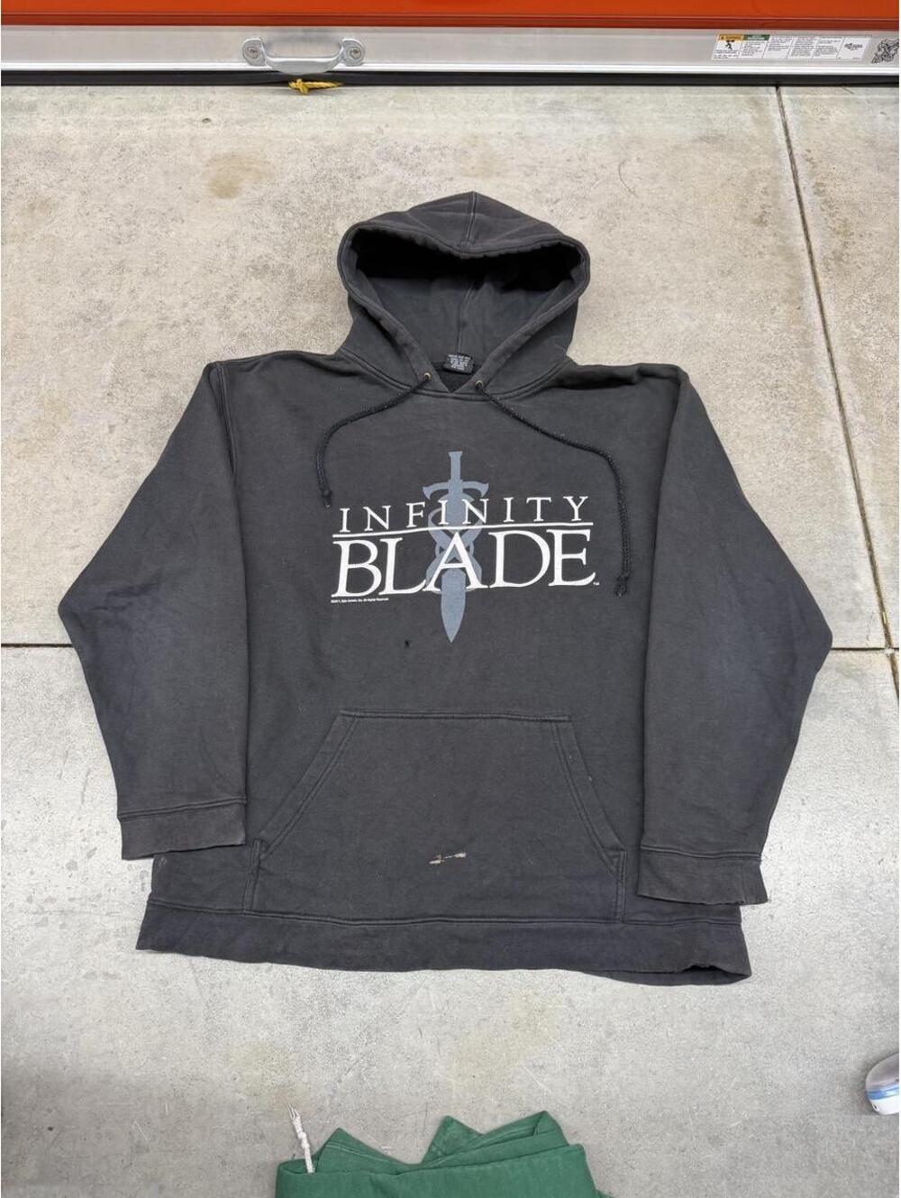 vintage infinity blade epic games video game xbox 360 hoodie size medium